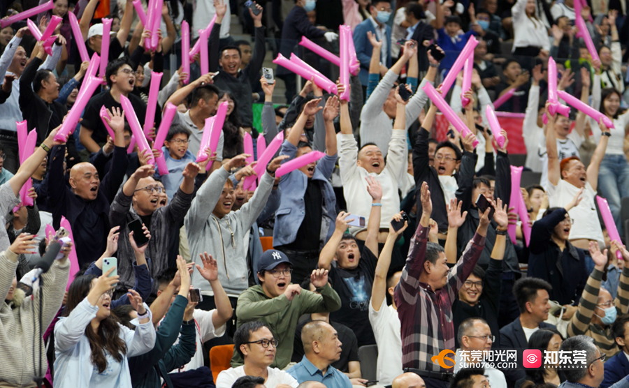 Guangdong lifts 3rd National Games basketball trophy in Dongguan
