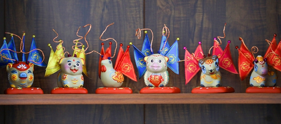 Dongguan traditional handicraft: Chashan silk clothes doll