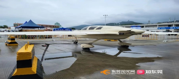 Dongguan-made aircraft debuted at Airshow China