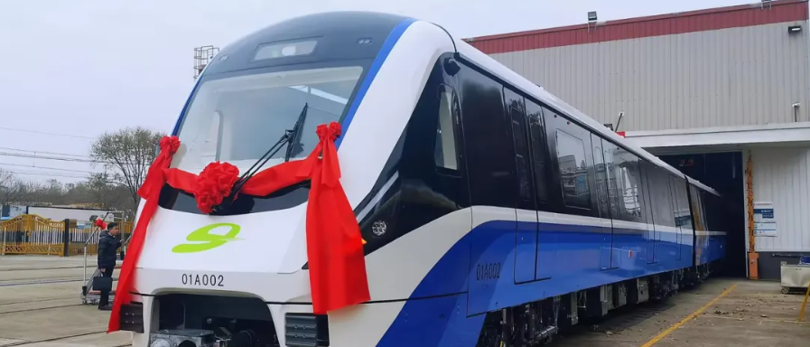 The first train of Dongguan Metro Line 1 rolls out