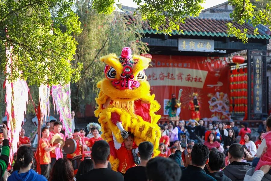 Dongguan's Spring Festival boom with record visitors