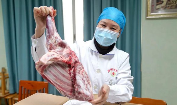 Dongguan medics receive Mongolia-donated mutton