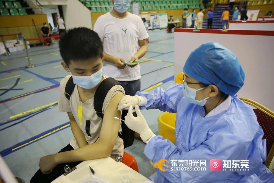 COVID-19 vaccination for minors aged 12 -17 begins in Dongguan